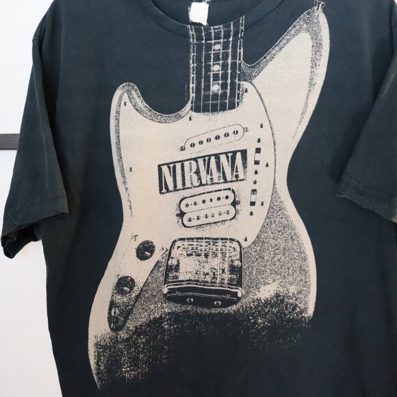 Nirvana Kurt Cobain Guitar T-Shirt| Black Short Sleeve| 2005 Licensed Grunge - Picture 4 of 9